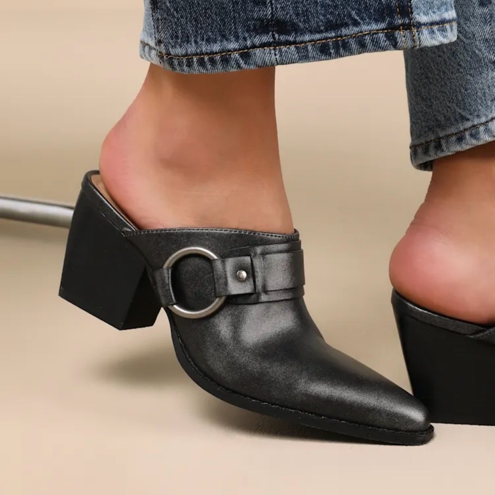 Elegant Black Ring Mules with Block Heel